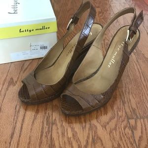 - Bettye  Muller brown casual heals